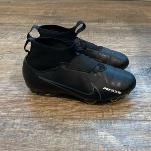 Youth Nike Air Zoom Mercurial Superfly 9 soccer cleats, size 2.5Y. Black/Volt